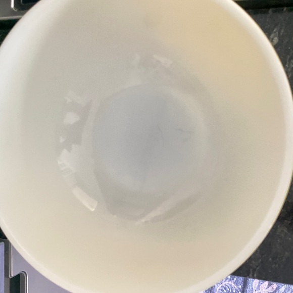 Pyrex mixing bowl. Vintage. Large. Yellow. 404. 4 quart. - Picture 3 of 5